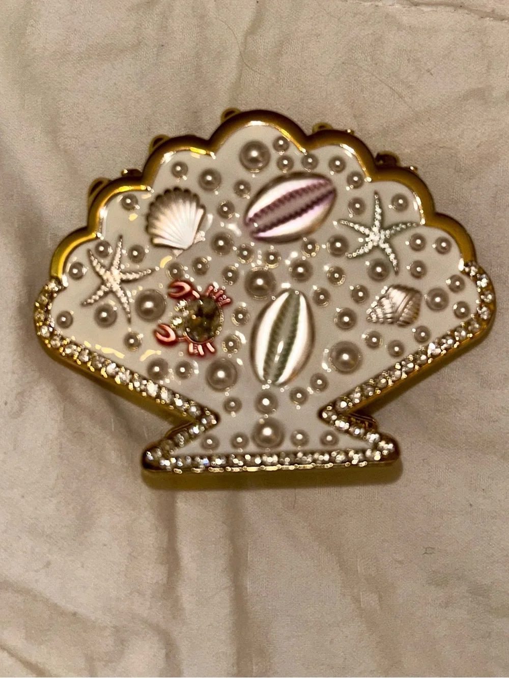Beaded shell claw clip